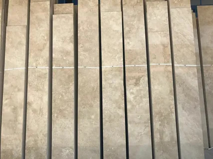 تصویر 3 از سنگ تراورتن کرم استخراج شده از معادن معتبر با کیفیت ممتاز